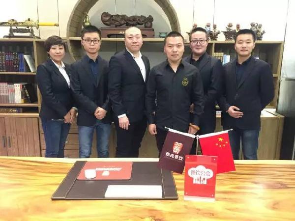 32歲坐擁3200家店，張亮用加盟打造麻辣燙帝國